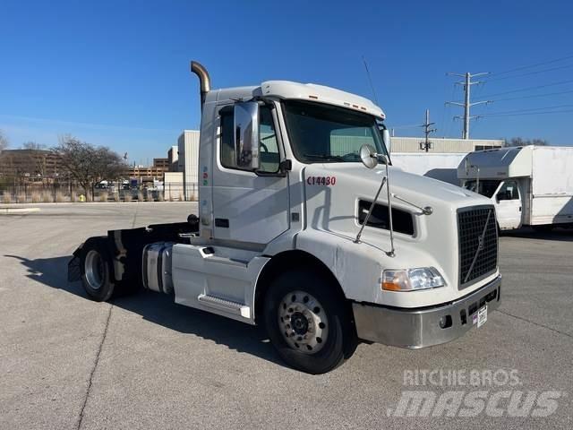Volvo VNM Тягачі
