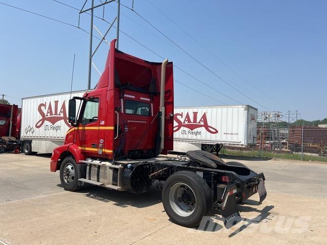 Volvo VNM Тягачі