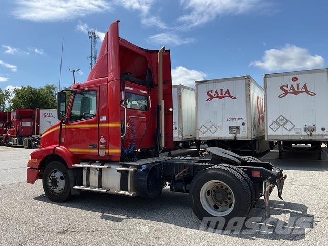 Volvo VNM Тягачі