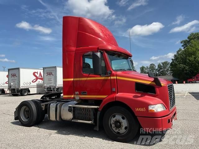 Volvo VNM Тягачі
