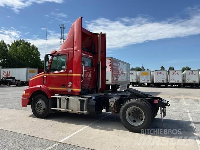 Volvo VNM Тягачі