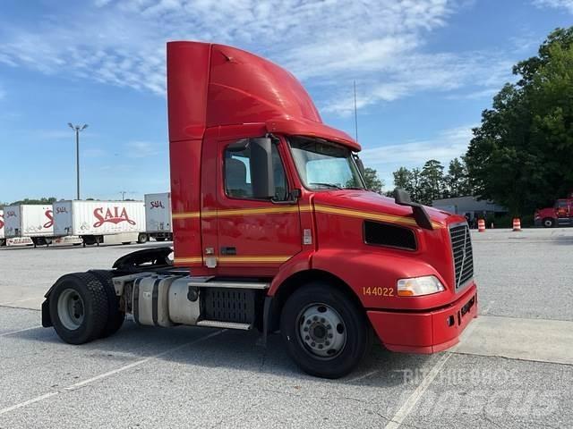 Volvo VNM Тягачі