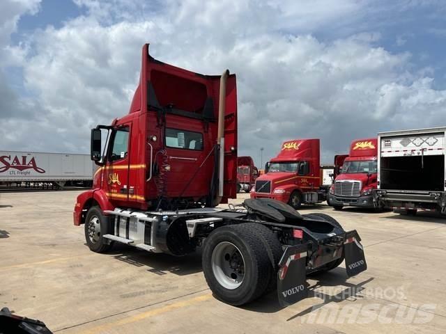 Volvo VNM Тягачі