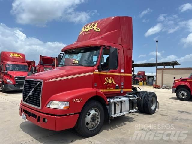 Volvo VNM Тягачі