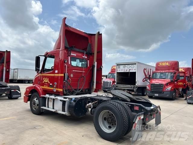 Volvo VNM Тягачі