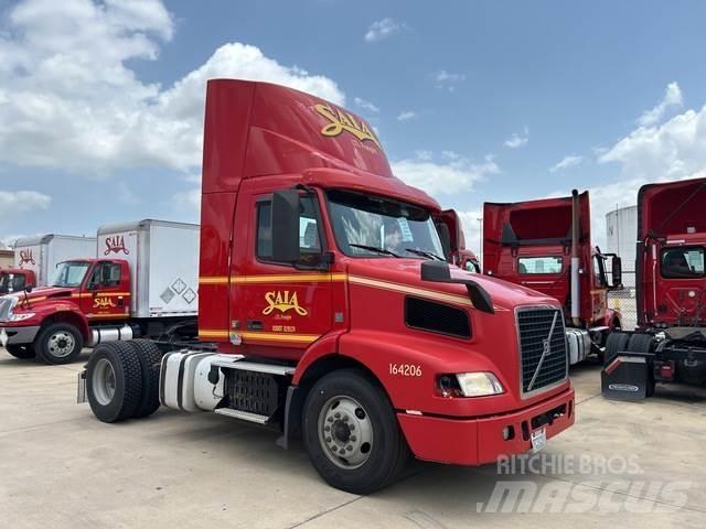 Volvo VNM Тягачі