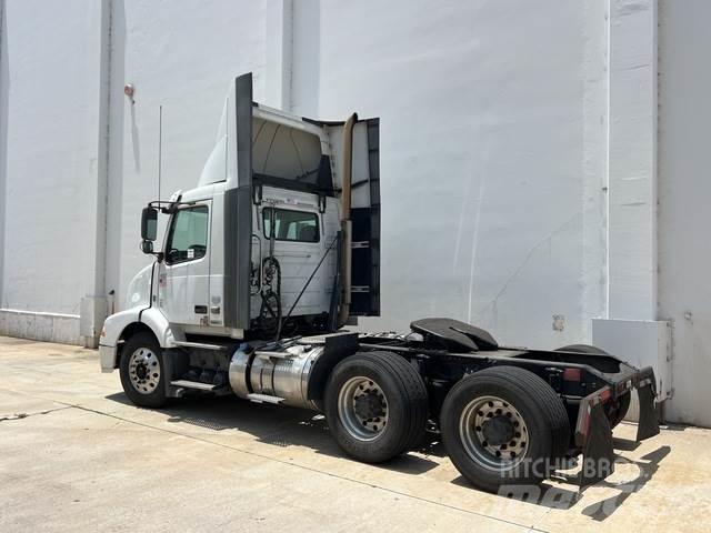 Volvo VNM Тягачі