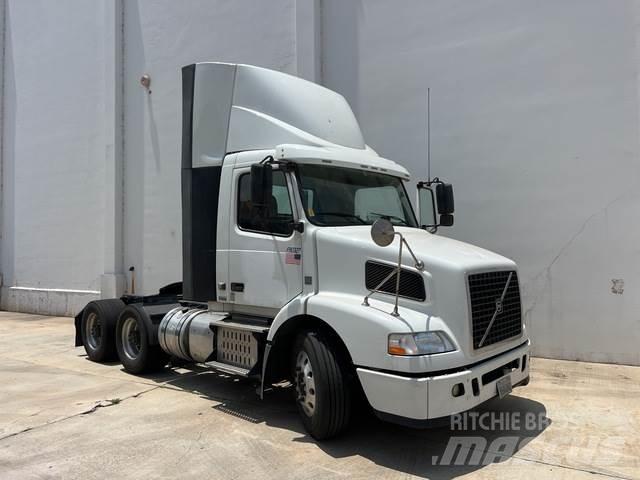 Volvo VNM Тягачі
