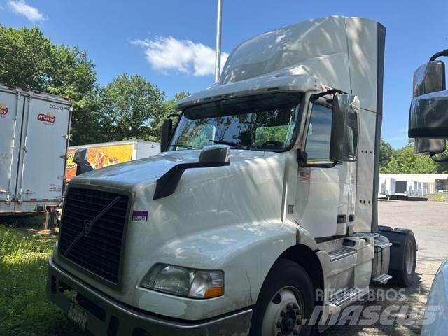 Volvo VNM Тягачі