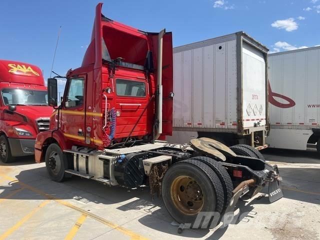 Volvo VNM Тягачі