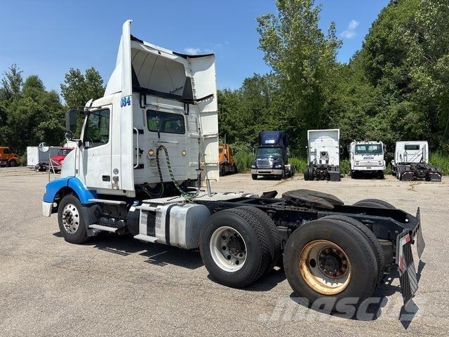 Volvo VNM Тягачі