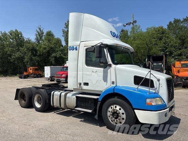 Volvo VNM Тягачі