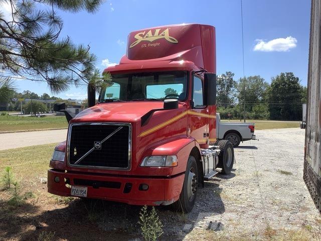 Volvo VNM Тягачі