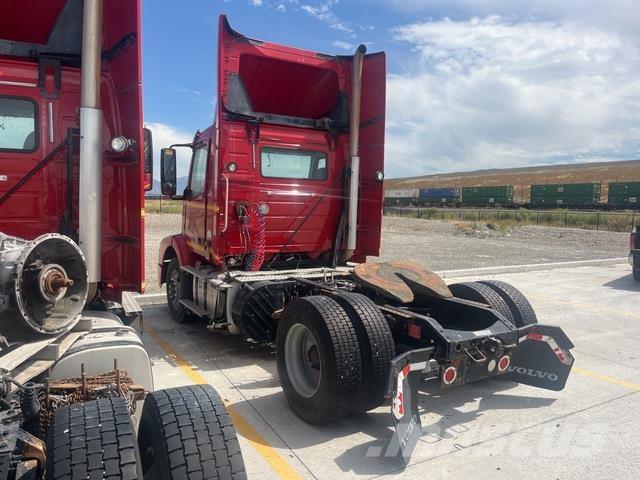 Volvo VNM Тягачі