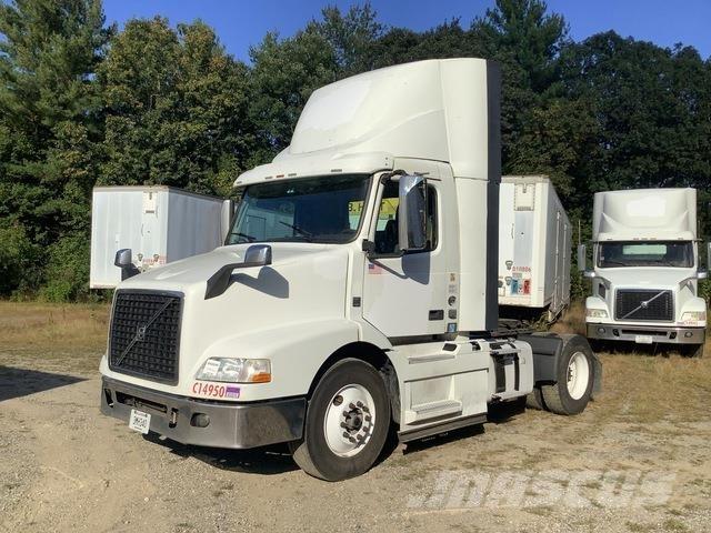 Volvo VNM Тягачі