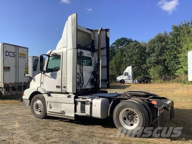 Volvo VNM Тягачі