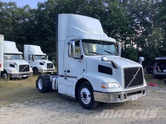 Volvo VNM Тягачі
