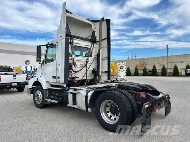 Volvo VNM Тягачі