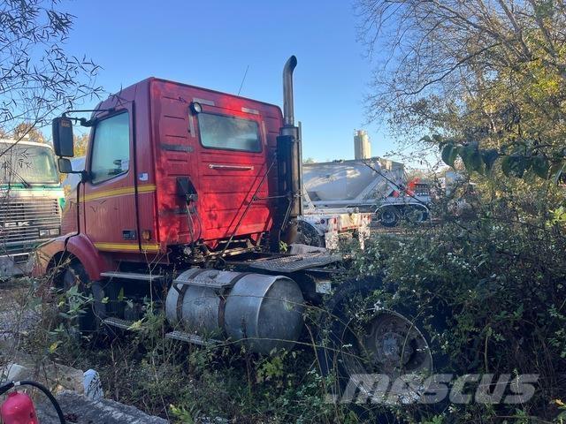 Volvo VNM200 Тягачі