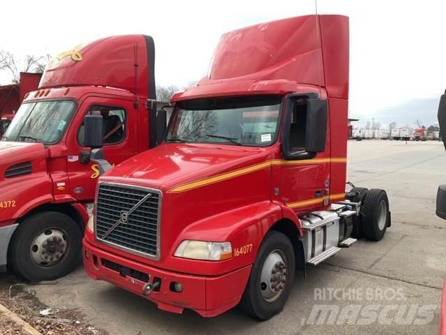 Volvo VNM42T Тягачі