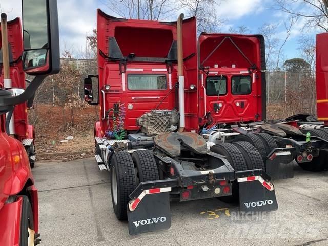 Volvo VNM42T Тягачі