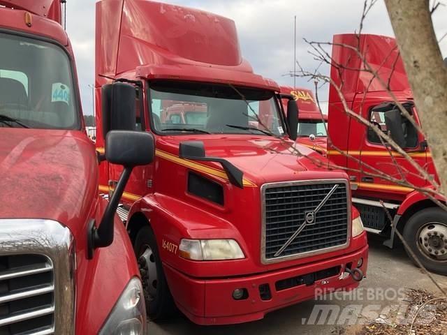 Volvo VNM42T Тягачі