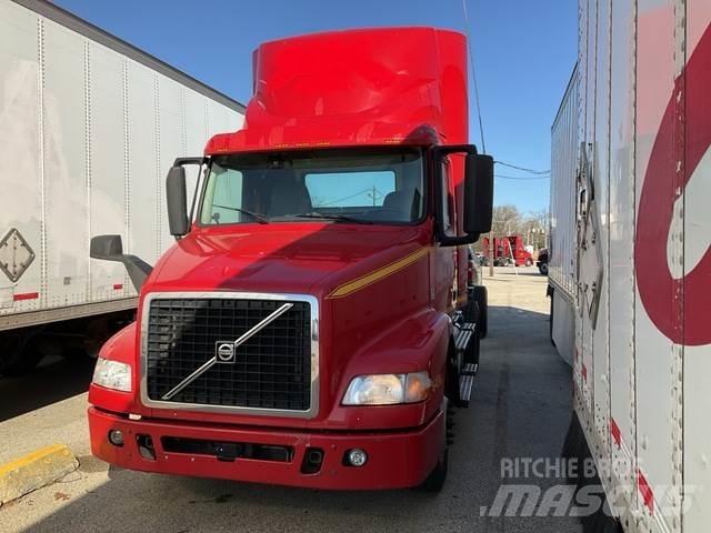 Volvo VNM42T Тягачі