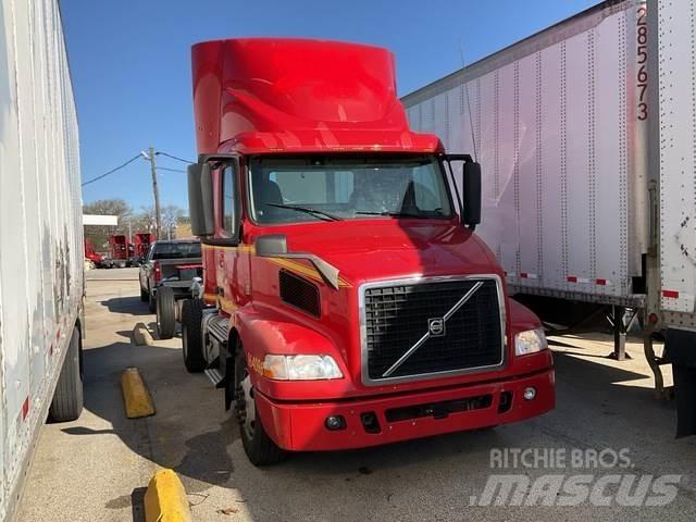 Volvo VNM42T Тягачі