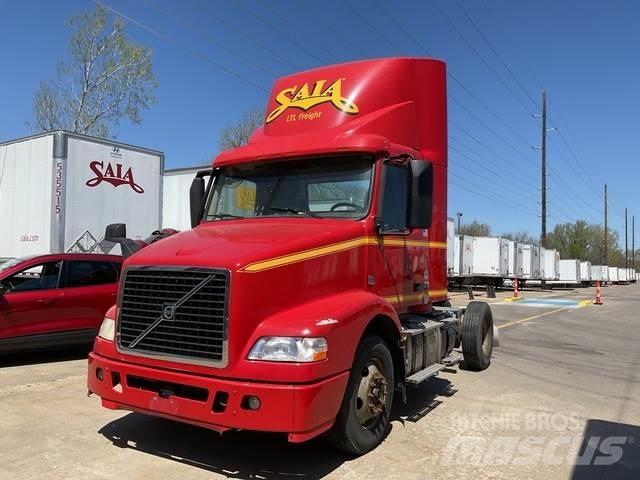 Volvo VNM42T Тягачі