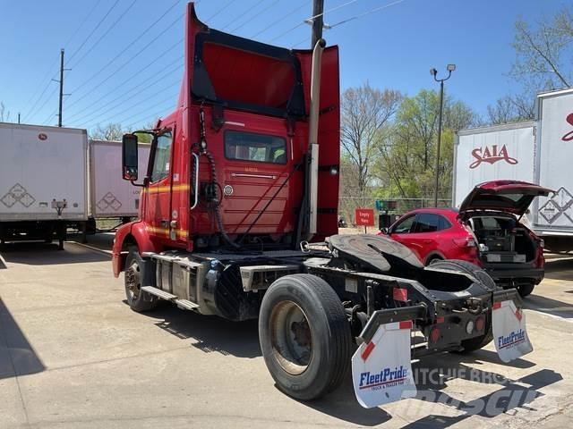 Volvo VNM42T Тягачі