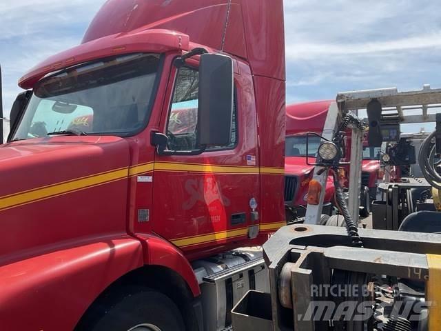 Volvo VNM42T Тягачі