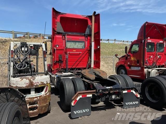 Volvo VNM42T Тягачі