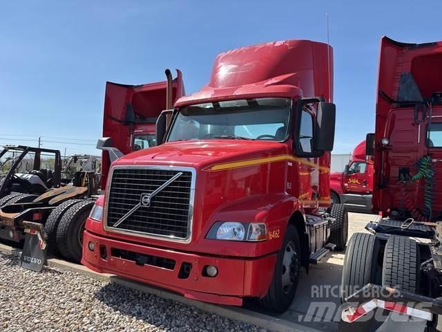 Volvo VNM42T Тягачі
