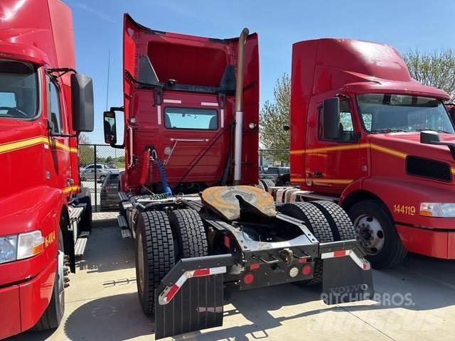 Volvo VNM42T Тягачі