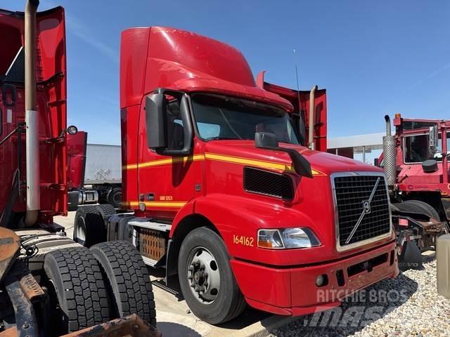 Volvo VNM42T Тягачі