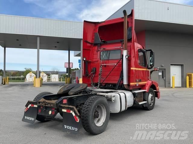 Volvo VNM42T Тягачі