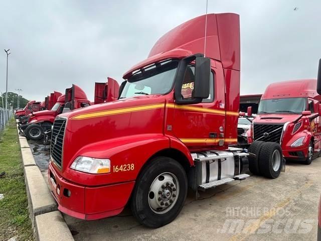 Volvo VNM42T Тягачі