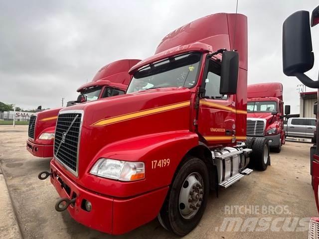 Volvo VNM42T Тягачі