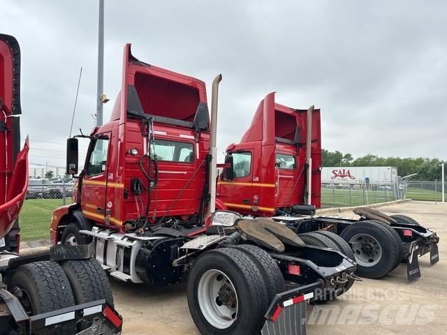 Volvo VNM42T Тягачі