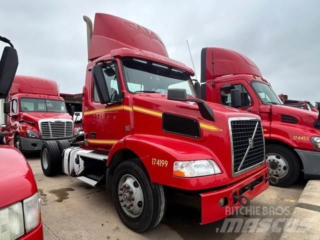 Volvo VNM42T Тягачі