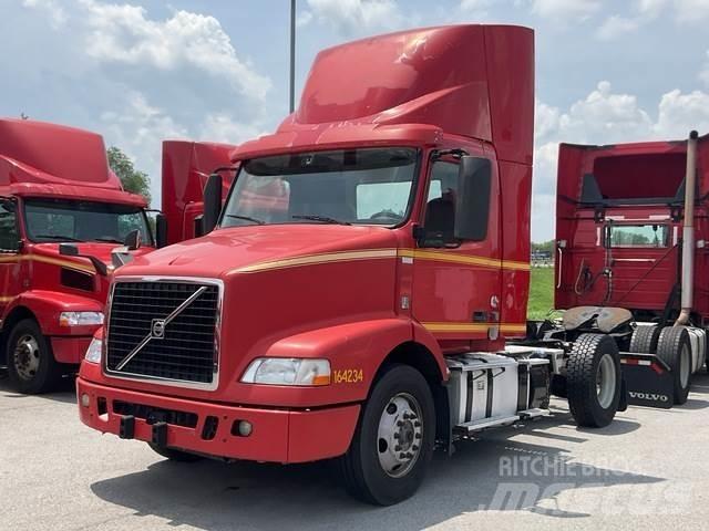 Volvo VNM42T Тягачі