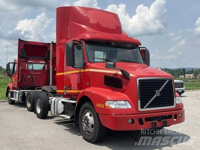 Volvo VNM42T Тягачі