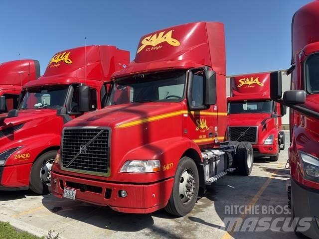 Volvo VNM42T Тягачі