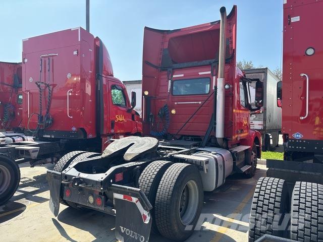 Volvo VNM42T Тягачі