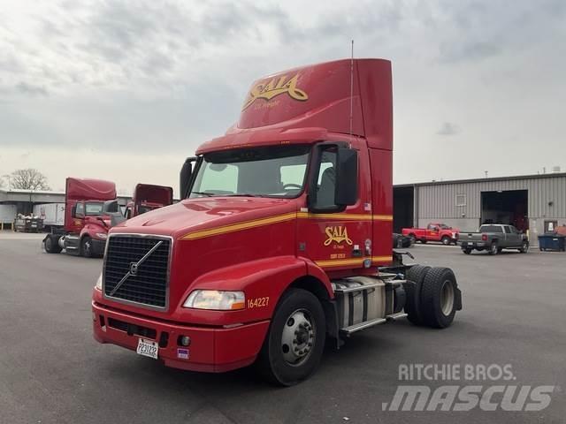 Volvo VNM42T Тягачі