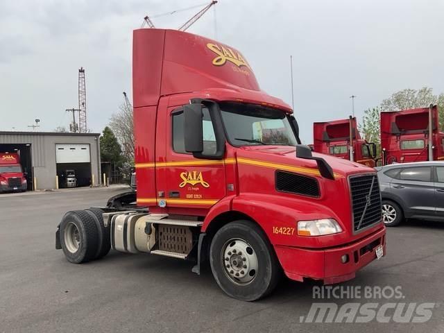 Volvo VNM42T Тягачі