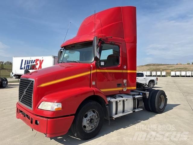 Volvo VNM42T Тягачі