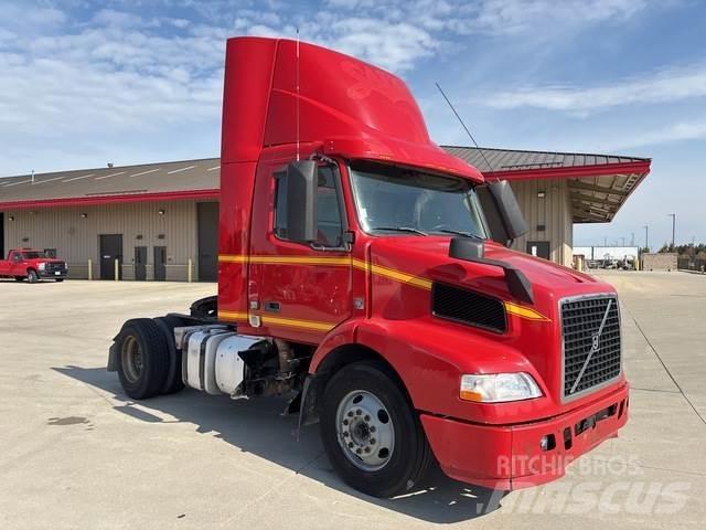Volvo VNM42T Тягачі