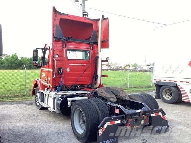 Volvo VNM42T Тягачі