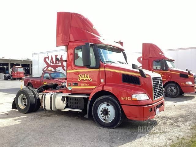 Volvo VNM42T Тягачі